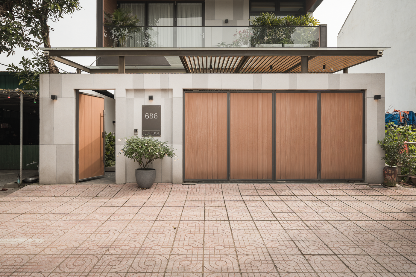 Màu tông đất kết hợp với họa tiết trang trí khéo léo, tạo nên nét đơn giản mà sang trọng. Màu tông đất kết hợp với họa tiết trang trí khéo léo, tạo nên nét đơn giản mà sang trọng.