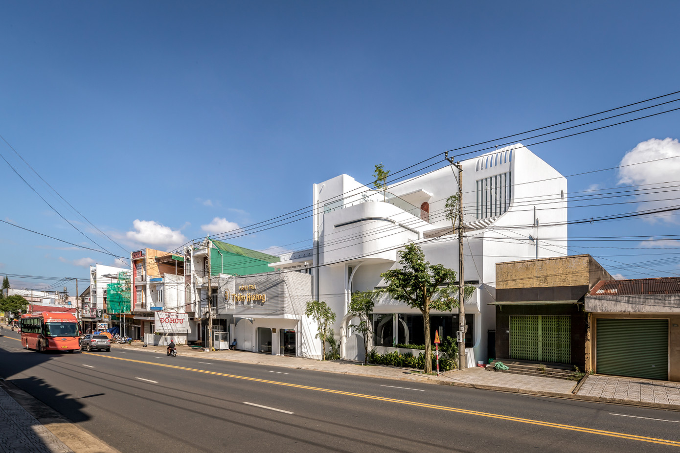 Nine Villa nằm ở Bảo Lộc, Lâm Đồng, là nơi ở của gia đình 3 thế hệ.