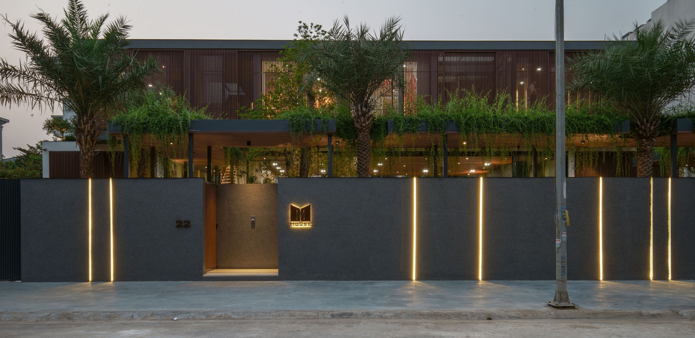 Việc bố trí hợp lý các lớp bảo vệ và không gian xanh giúp giảm nhiệt, bảo vệ sức khỏe.