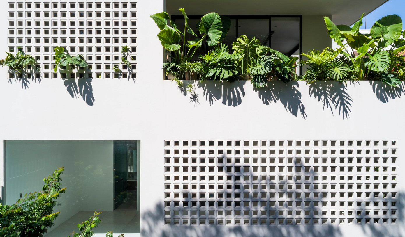 Việc cải tạo phụ thuộc vào cấu trúc căn nhà cũ, sắp xếp lại những không gian quan trọng theo yêu cầu, mở rộng những không gian chung hoặc không gian đặc biệt (yoga).