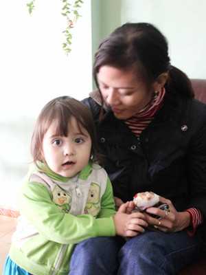 Chị Ngân và con gái