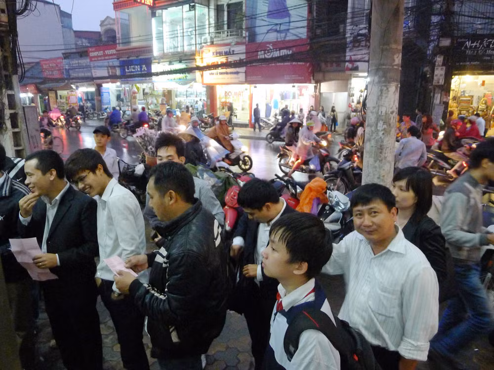 Những khách hàng đến sớm. Những khách hàng đến sớm