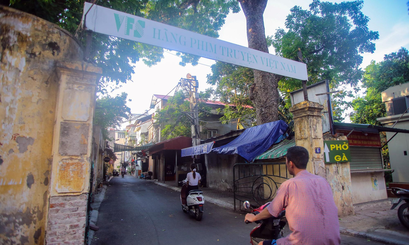 Được biết, tại khu "đất vàng" số 4 Thụy Khuê (Tây Hồ, Hà Nội) có diện tích sử dụng gần 5.500 m2, nơi đây là "đại bản doanh" của Hãng phim truyện Việt Nam.