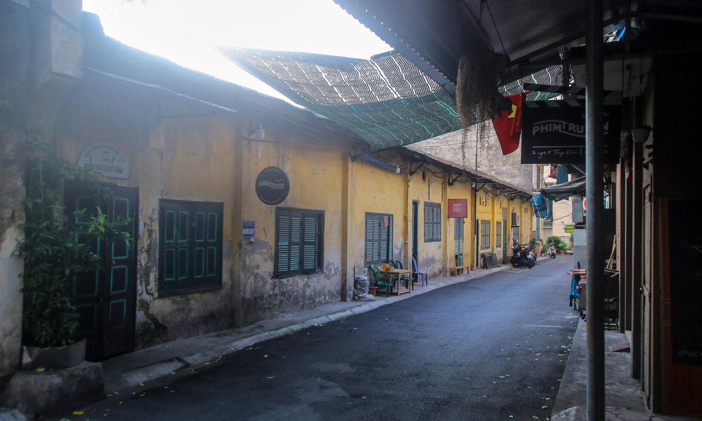 Bên trong khu đất số 4 Thụy Khuê vẫn đang được hãng phim sử dụng, còn một phần cho thuê lại.