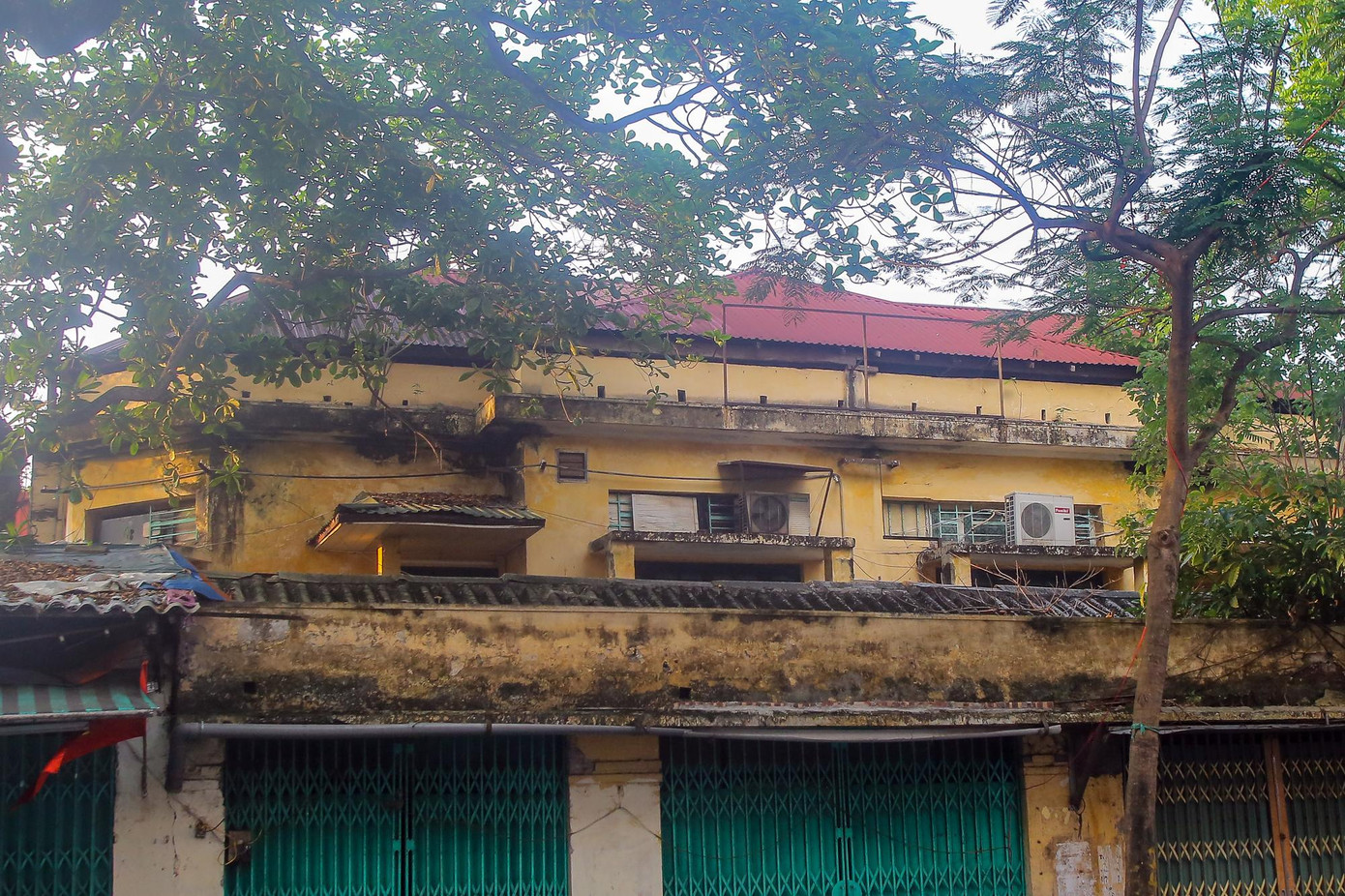 Bên cạnh đó, việc quản lý tài sản, tiền vốn và hoạt động kinh doanh cũng như việc xác định giá trị thương hiệu của công ty này còn để xảy ra nhiều tồn tại, vi phạm. Điển hình, việc quản lý, theo dõi, hạch toán công nợ phải thu, phải trả tại công ty còn chưa đúng quy định; số tiền lương trả thiếu cho người lao động và số tiền lương đã chi thanh toán cho người lao động không đi làm chưa được hạch toán…