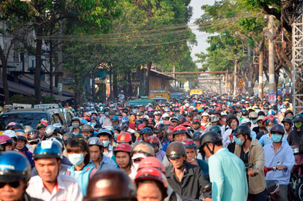 TPHCM: Tắc nghẽn vì xem treo cổ tự tử giữa đường ảnh 8