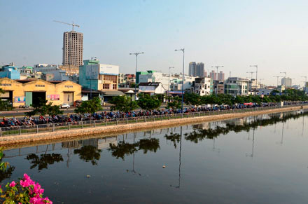 TPHCM: Tắc nghẽn vì xem treo cổ tự tử giữa đường ảnh 6