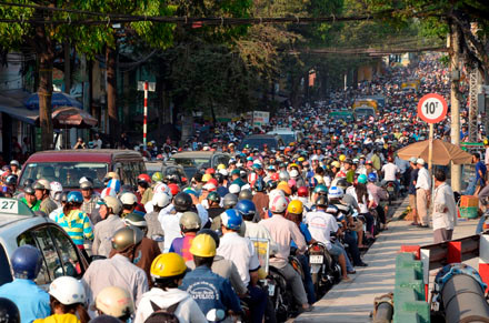 TPHCM: Tắc nghẽn vì xem treo cổ tự tử giữa đường ảnh 7