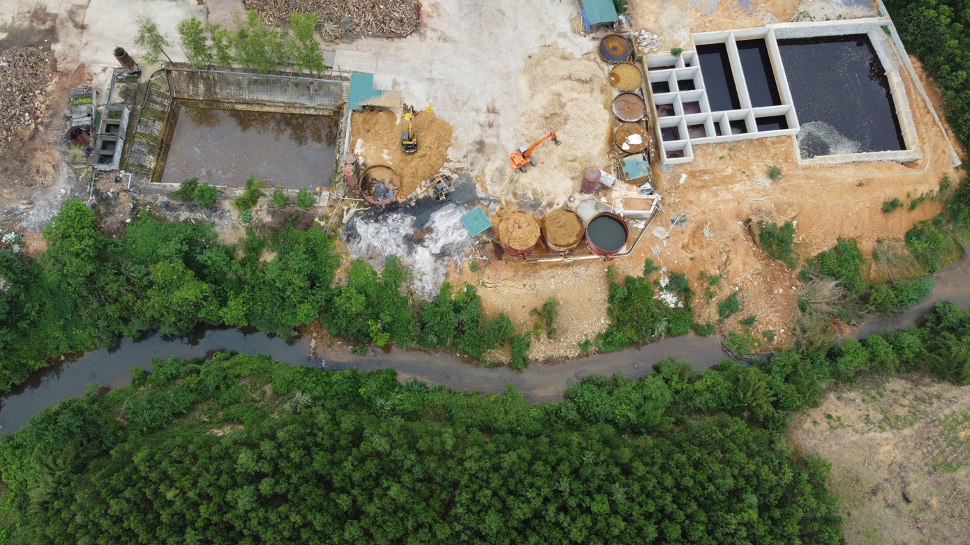 Một góc xưởng sản xuất bột giấy