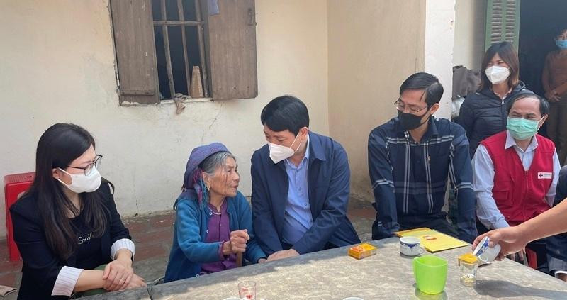 Lãnh đạo tỉnh Thanh Hoá cùng ngành chức năng, chính quyền địa phương thăm hỏi, động viên các gia đình có nạn nhân tử vong. Lãnh đạo tỉnh Thanh Hoá cùng ngành chức năng, chính quyền địa phương thăm hỏi, động viên các gia đình có nạn nhân tử vong.