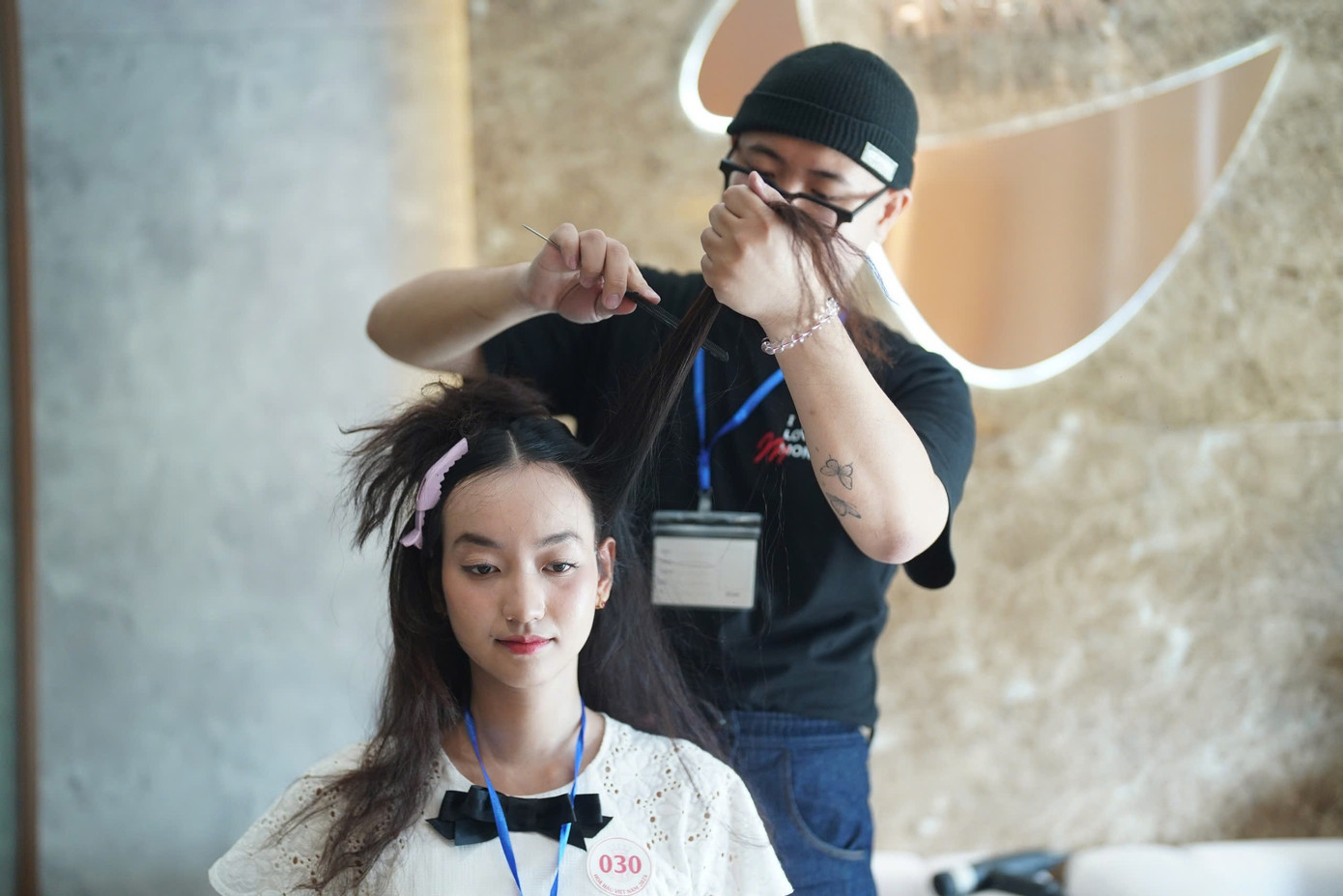 Đến với vòng Sơ khảo Hoa hậu Việt Nam 2024, thí sinh được ban tổ chức hướng dẫn nhiệt tình, chu đáo. Trước đó, ban thí sinh cũng liên hệ với từng thí sinh đã gửi hồ sơ thông qua nhiều kênh liên lạc để xác nhận thông tin, tránh bỏ sót thí sinh.