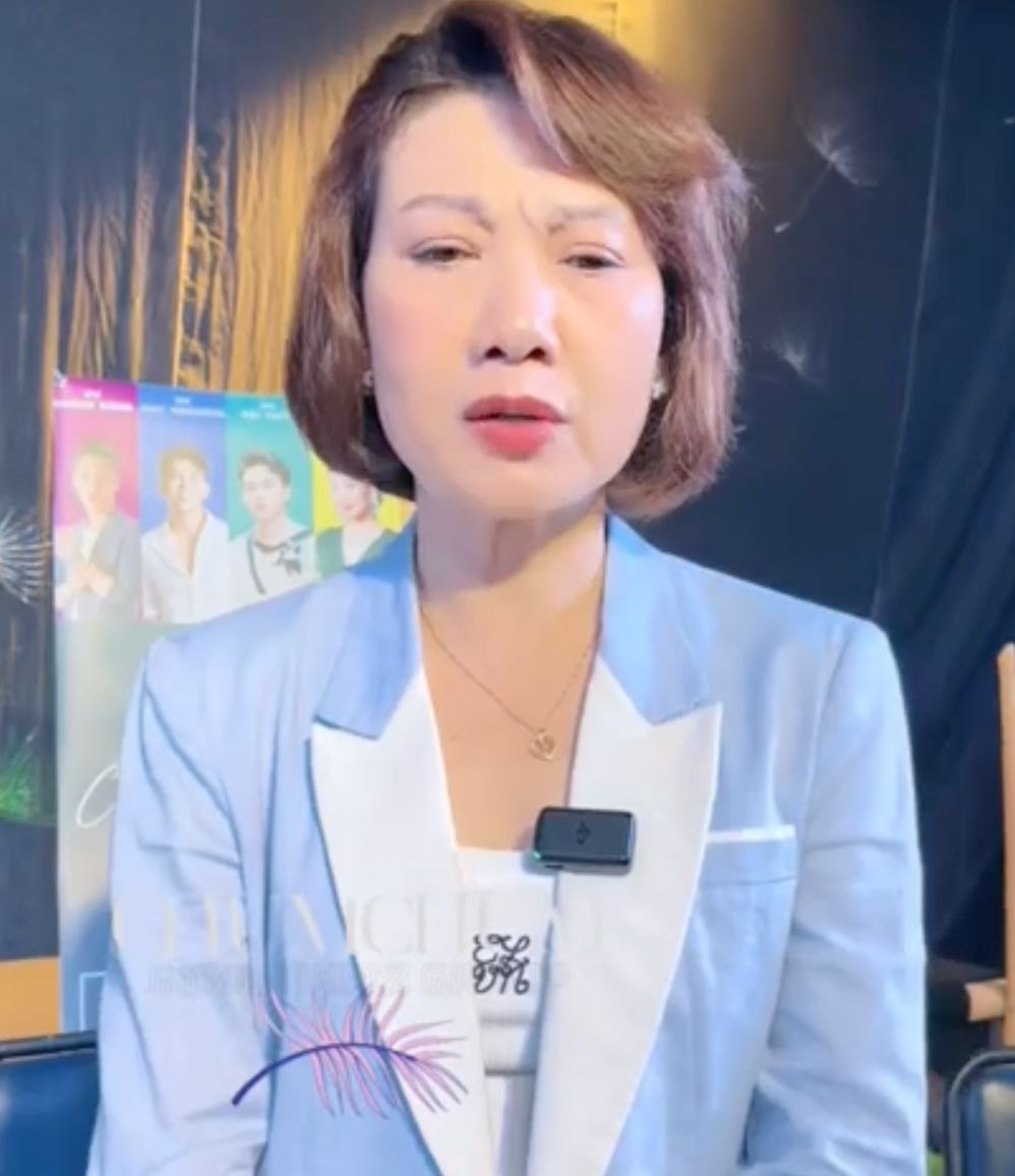 Trước đó, NSƯT Mỹ Uyên phải xin lỗi vì để lộ hình ảnh về nghệ sĩ Quý Bình khiến dư luận bức xúc. Cô cho biết chỉ muốn chia sẻ một chút hình ảnh cuối cùng của người em thân thiết, không cố tình thu hút sự chú ý.