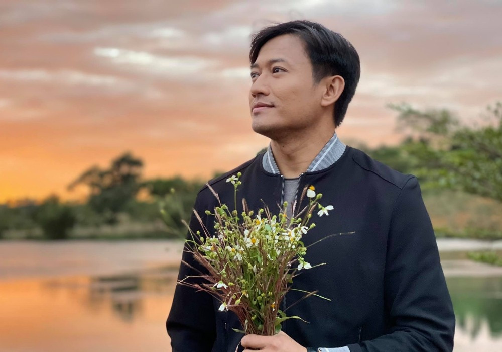 Quý Bình qua đời ở tuổi 42 vì bạo bệnh.