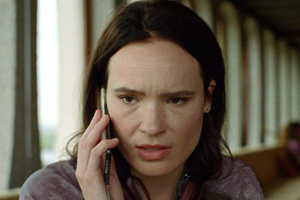 Ellen Parren đóng vai chính trong I’m Not a Robot.