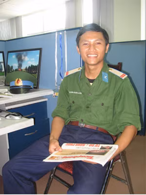 Trung sĩ Nguyễn Xuân Luyện . Ảnh: Nguyễn Minh Trung sĩ Nguyễn Xuân Luyện