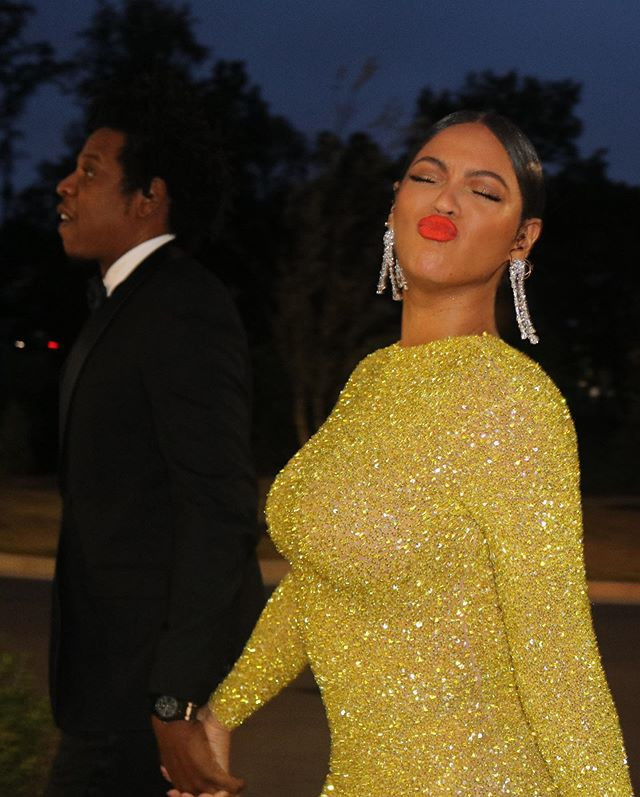 Beyonce mặc váy ôm sát, khoe body đẹp như tạc tượng ảnh 10