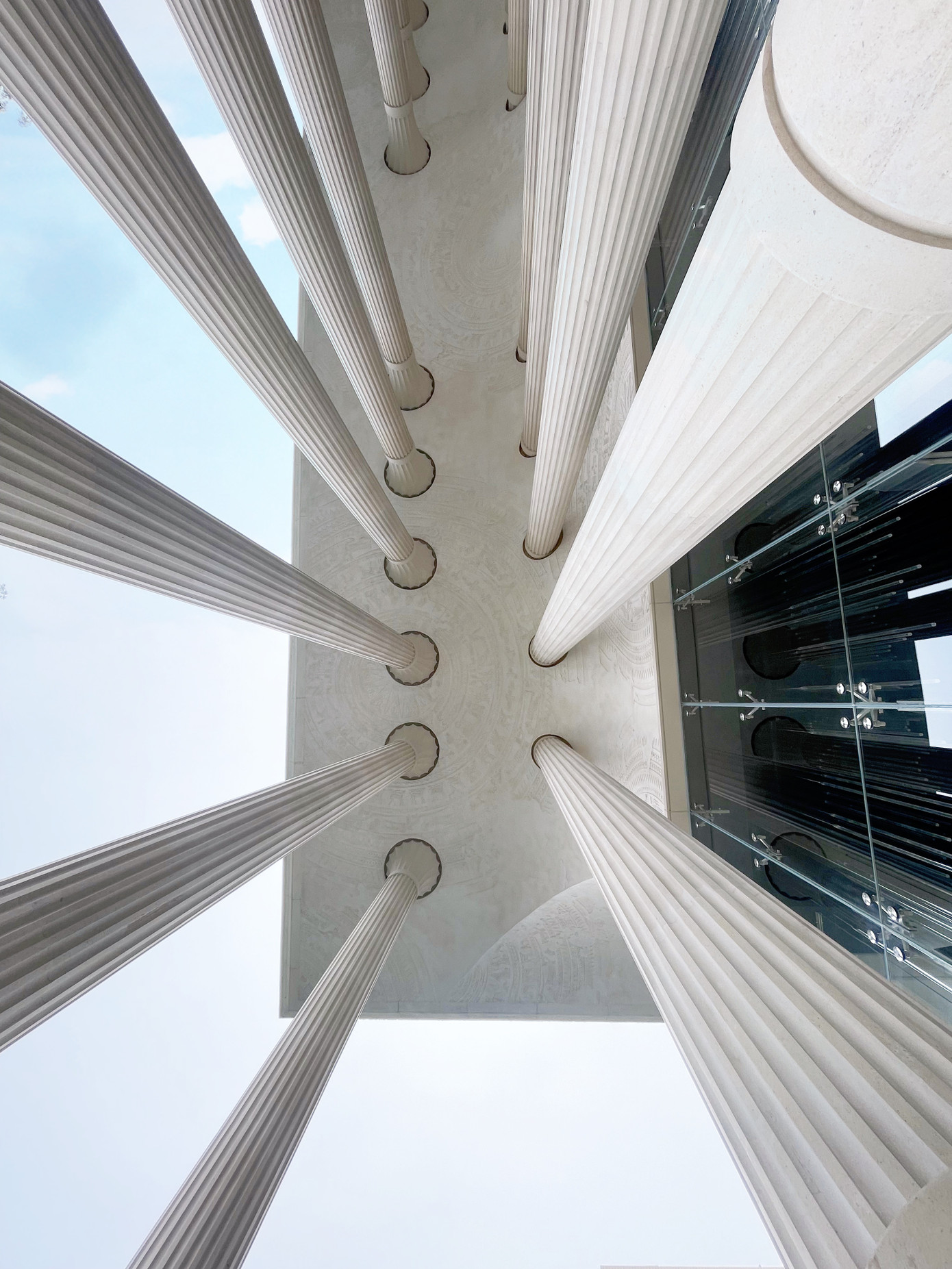 Có thể nói, Nhà hát Hồ Gươm là công trình có thể đáp ứng mọi yêu cầu về mặt biểu diễn cho nhiều loại hình nghệ thuật, từ giao hưởng phương Tây với sân khấu truyền thống Việt Nam, ballet tới nhạc kịch...(Ảnh: Lộc Liên)