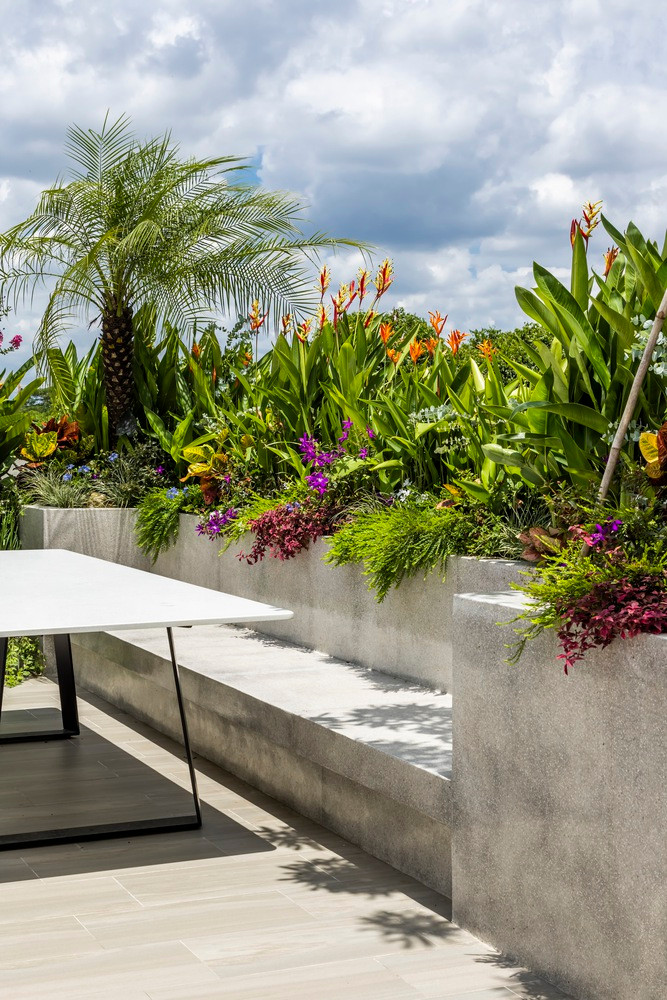 Khu vườn trên mái giúp hạ nhiệt cho ngôi nhà trong mùa hè nóng bức.