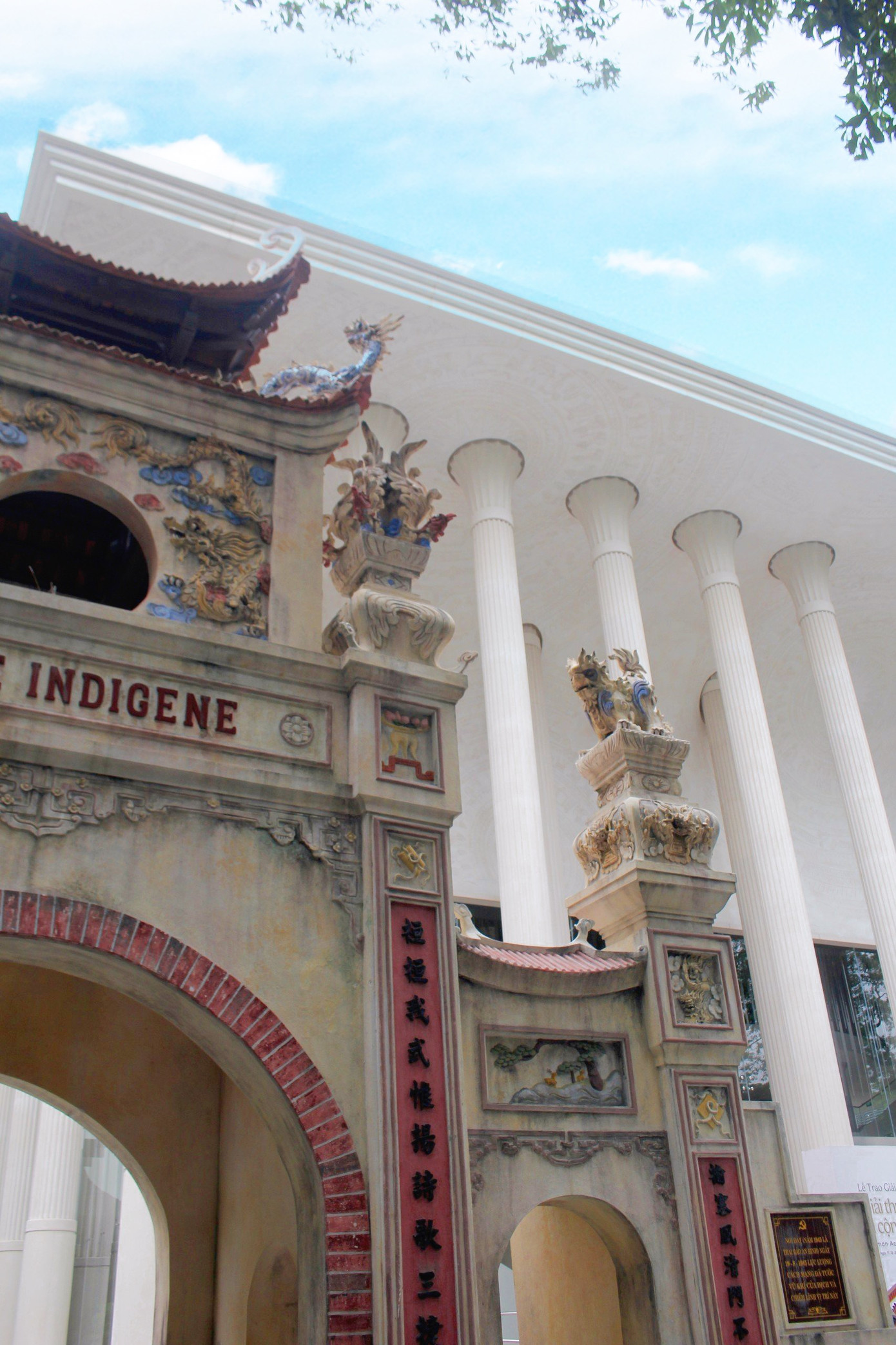 Kiến trúc ấn tượng của Nhà hát Hồ Gươm. (Ảnh: Lộc Liên)