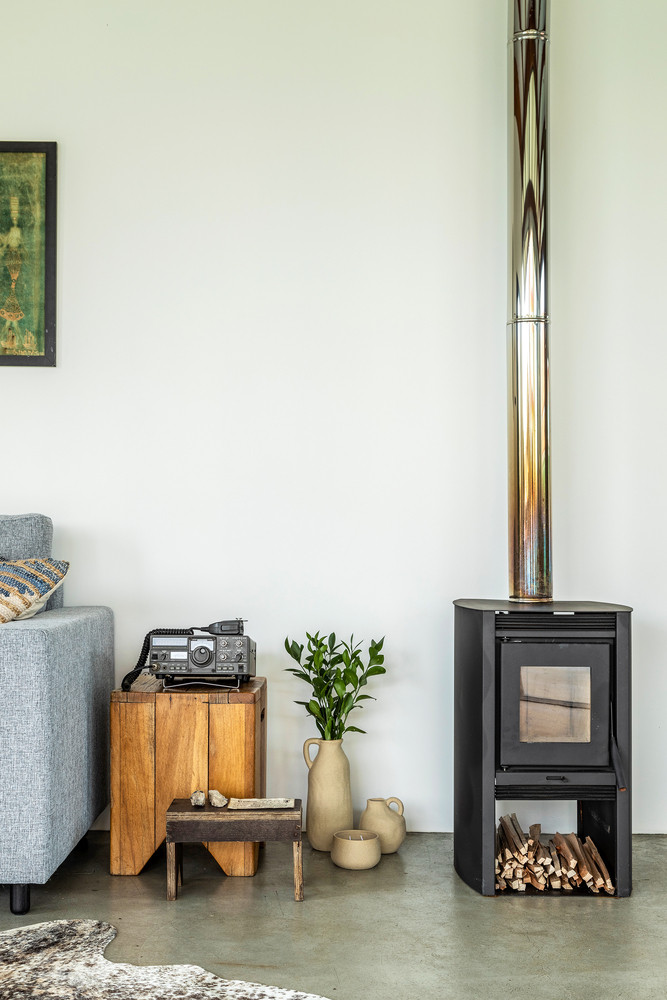 Khu vực bếp và phòng khách chiếm vị trí trung tâm của ngôi nhà. Khu vực bếp và phòng khách chiếm vị trí trung tâm của ngôi nhà.