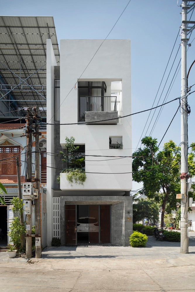 Ngôi nhà được thiết kế 3 tầng, xây dựng trên khu đất rộng 100m2, gia chủ mong muốn ngôi nhà đảm bảo các công năng cần thiết, tạo không gian sinh hoạt chung và tăng cường kết nối cho 3 thế hệ trong gia đình. Ngôi nhà được thiết kế 3 tầng, xây dựng trên khu đất rộng 100m2, gia chủ mong muốn ngôi nhà đảm bảo các công năng cần thiết, tạo không gian sinh hoạt chung và tăng cường kết nối cho 3 thế hệ trong gia đình.