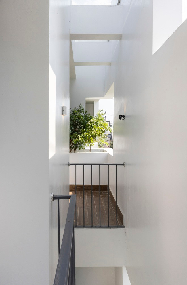 Tầng 2 là trái tim của ngôi nhà, nơi không gian sinh hoạt chung, nằm giữa hai phòng ngủ là phòng khách nơi diễn ra các hoạt động gắn kết các thành viên trong gia đình. Tầng 2 là trái tim của ngôi nhà, nơi không gian sinh hoạt chung, nằm giữa hai phòng ngủ là phòng khách nơi diễn ra các hoạt động gắn kết các thành viên trong gia đình.