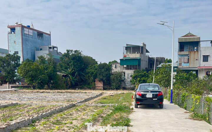 Về cuối năm, giao dịch đất nền giảm mạnh, với khoảng 50%. (Ảnh: Lập Đông)