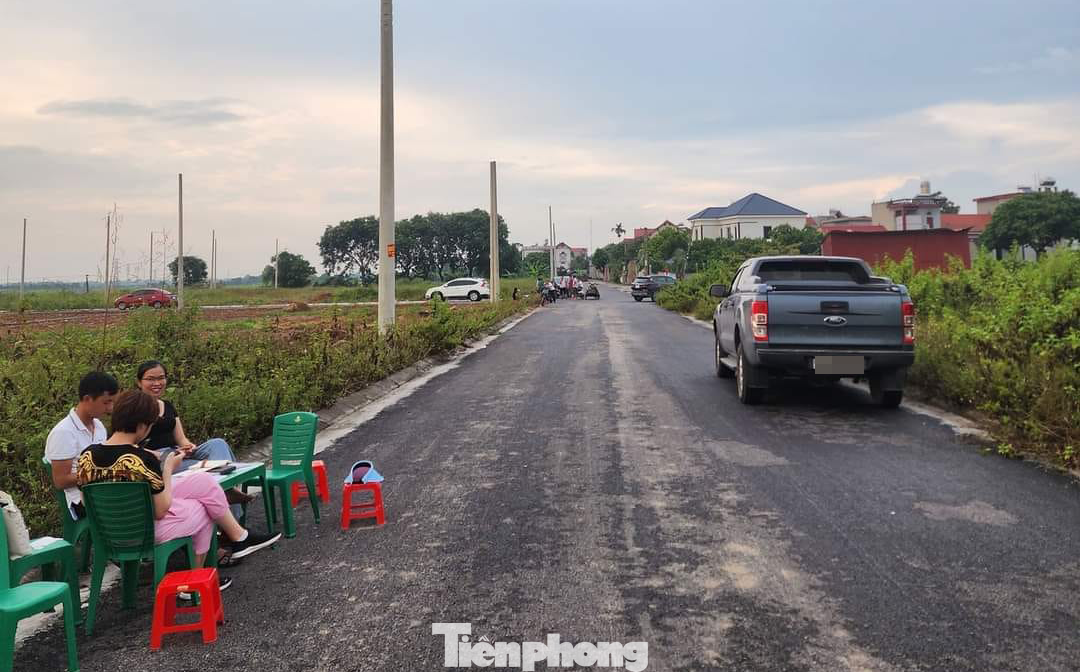 Về cuối năm, giao dịch đất nền giảm mạnh, với khoảng 50%. (Ảnh: Lập Đông)