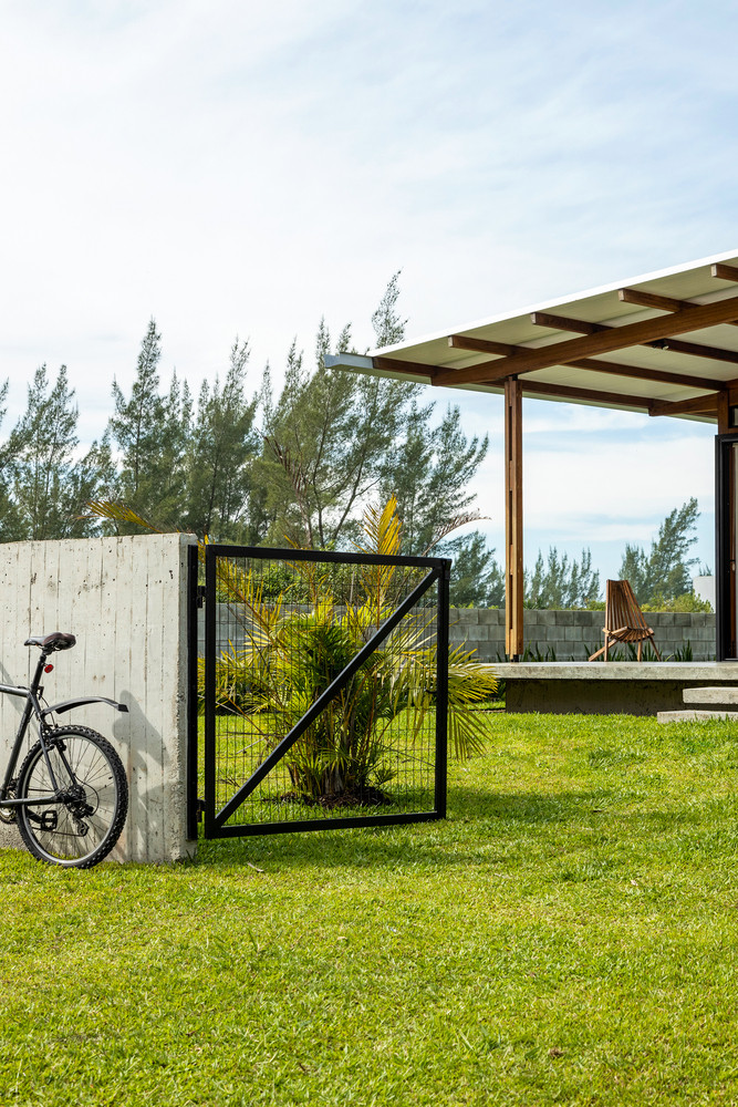 Các ô thoáng được bố trí ở tất cả các phía của ngôi nhà cho phép kiểm soát thông gió. Các ô thoáng được bố trí ở tất cả các phía của ngôi nhà cho phép kiểm soát thông gió.