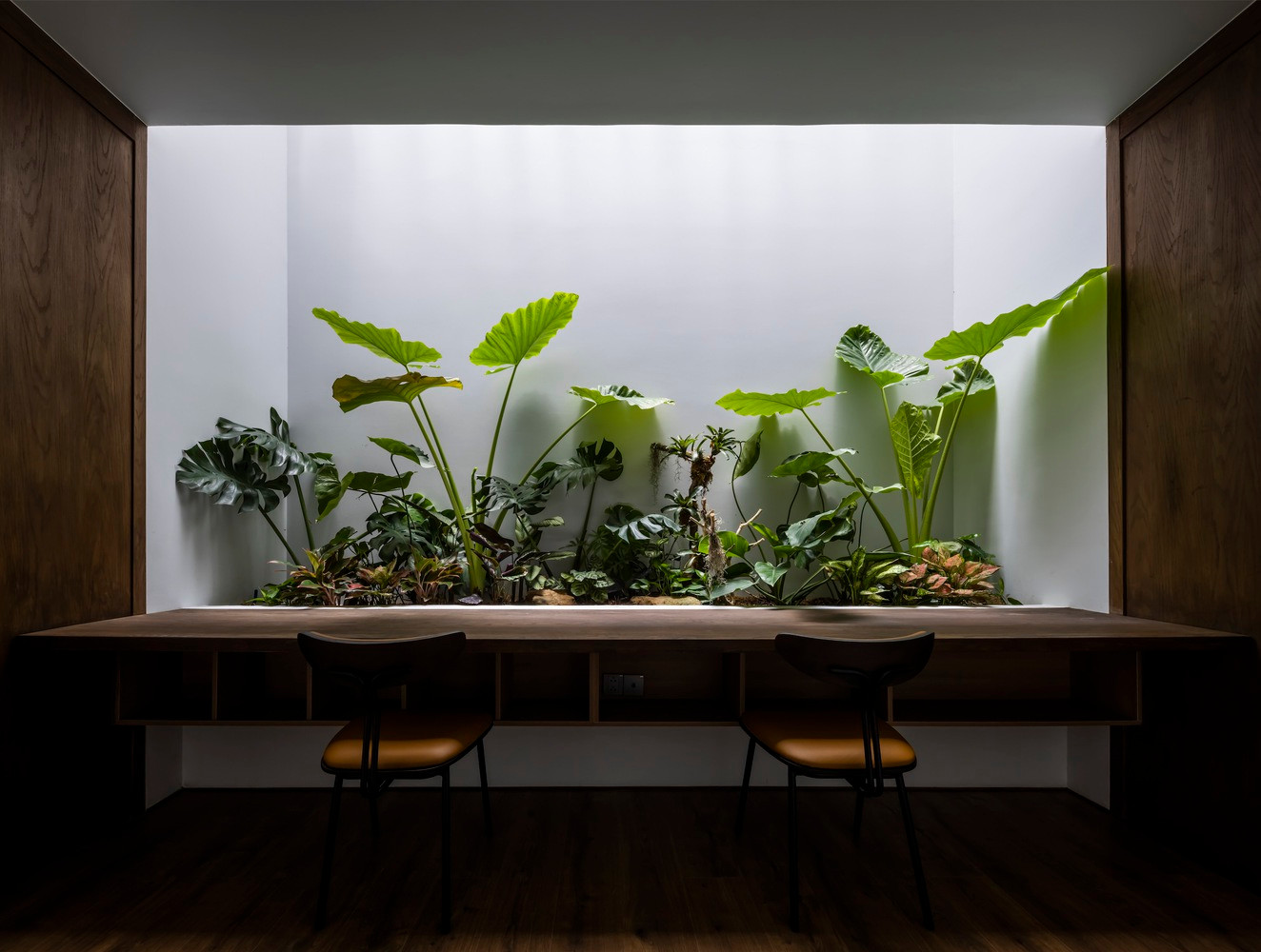 Mục tiêu chính của thiết kế ngôi nhà tập trung vào việc thích ứng với khí hậu nhiệt đới nóng ẩm của địa phương.