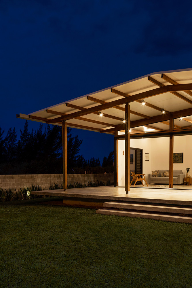 Các ô thoáng được bố trí ở tất cả các phía của ngôi nhà cho phép kiểm soát thông gió. Các ô thoáng được bố trí ở tất cả các phía của ngôi nhà cho phép kiểm soát thông gió.