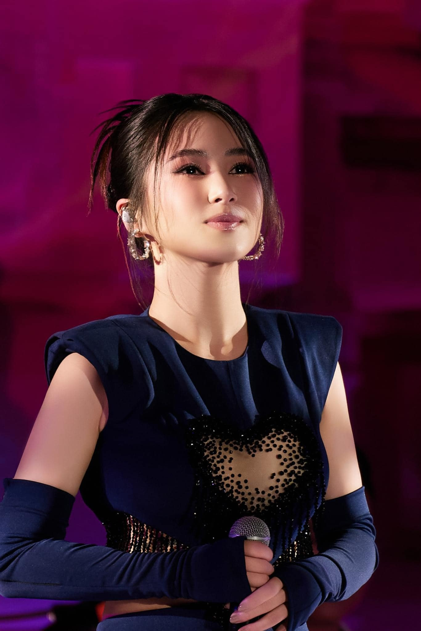 Hương Tràm cho biết trở về Việt Nam, cô bắt tay vào phát triển hành trình mới trên chặng đường âm nhạc của mình bằng việc sáng tác và vẫn đang học hỏi mỗi ngày. Nữ ca sĩ hy vọng có thể kết nối với khán giả qua một khía cạnh mới để giúp người nghe nhạc có thể hiểu về mình hơn.