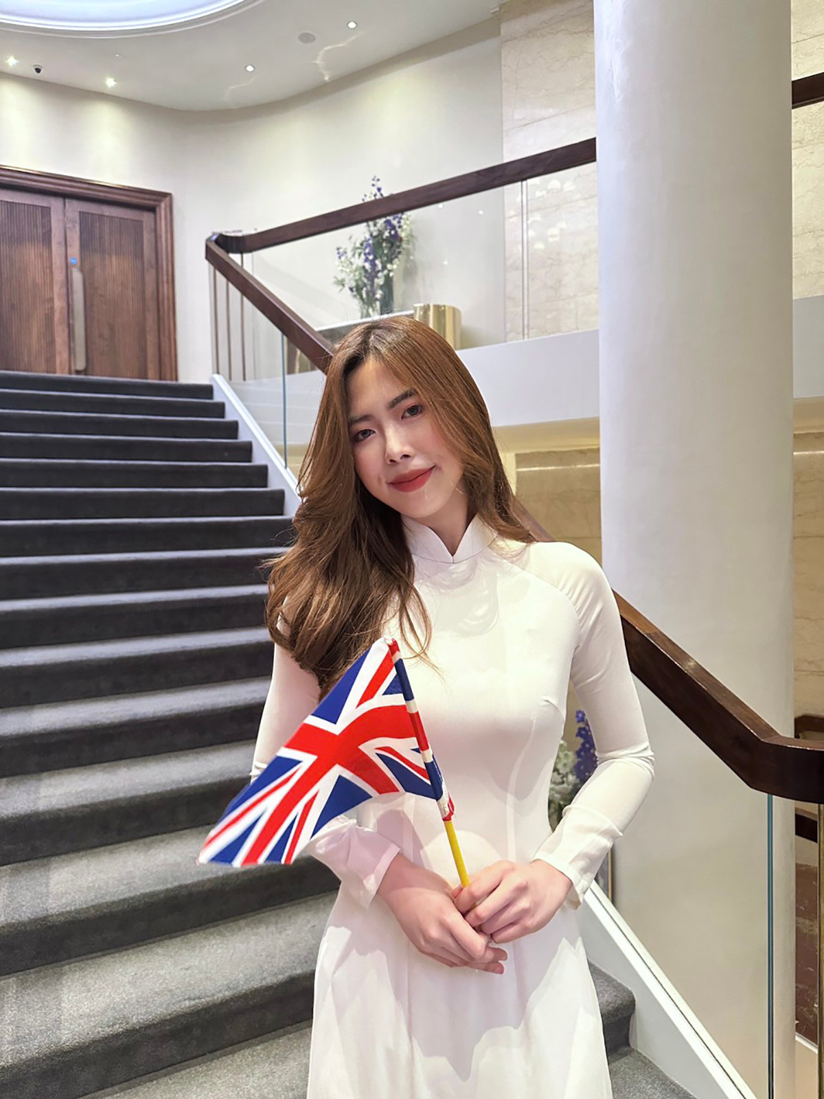 Bảo Châu từng đạt học bổng du học tại nhiều đại học trên thế giới như trường Nottingham Trent, Đại học Northampton, Đại học Anglia Ruskin (Vương quốc Anh), học viện Istituto Marangoni (Italy), Đại học Công nghệ Sydney (UTS).