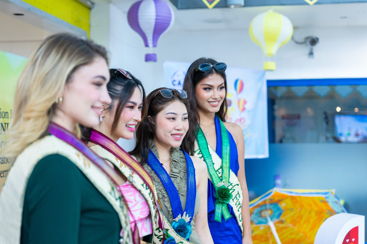 Miss Earth Water 2023 Đỗ Thị Lan Anh cũng tham gia chuyến đi này cùng các người đẹp. Ngoài ra còn có Miss Earth Air 2023 - Yllana Marie Aduana và Miss Earth Fire 2023 - Cora Bliault.