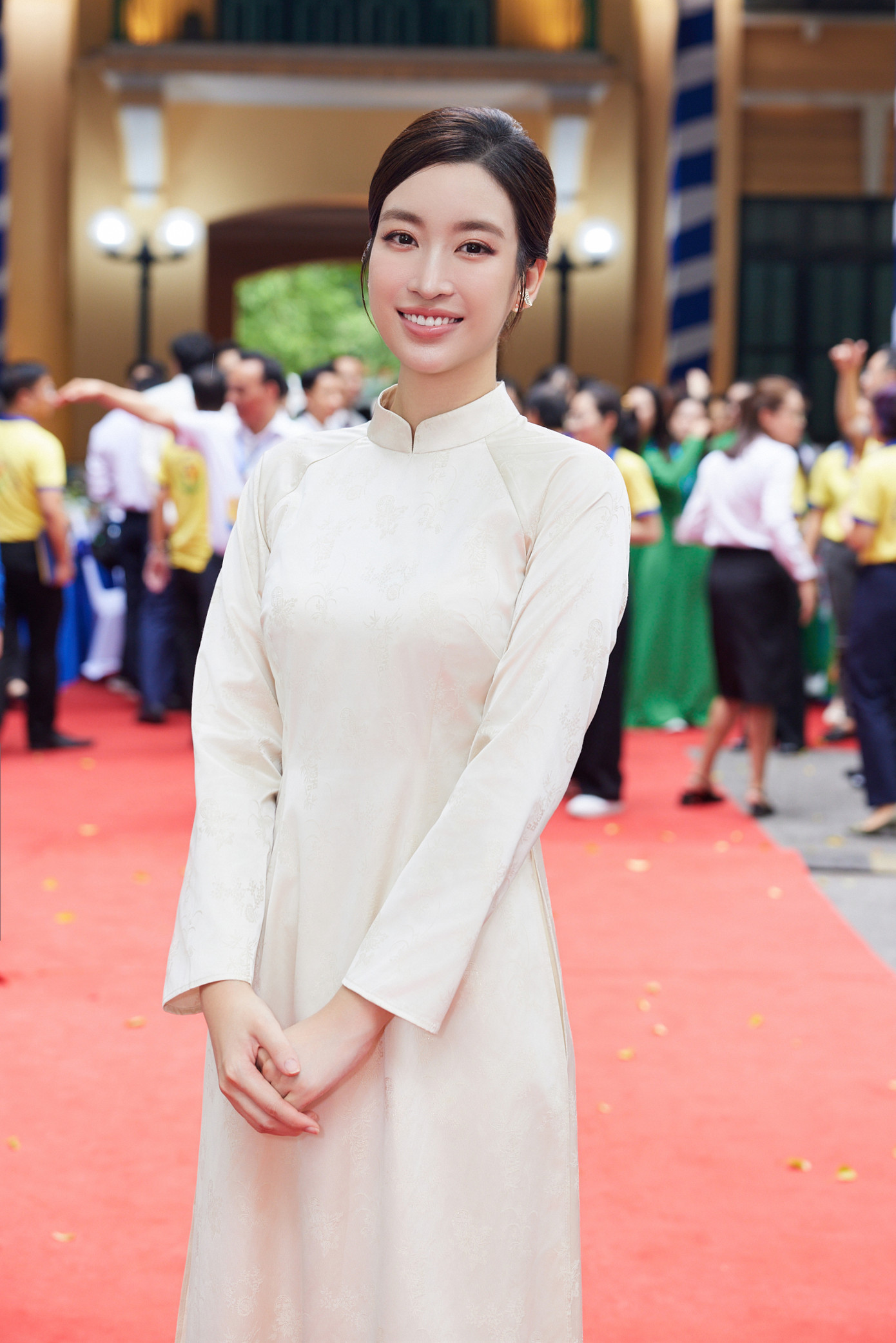 Hoa hậu Thanh Thủy và Đỗ Mỹ Linh tích cực tham gia các hoạt động từ thiện, xã hội. Hoa hậu Thanh Thủy và Đỗ Mỹ Linh tích cực tham gia các hoạt động từ thiện, xã hội.