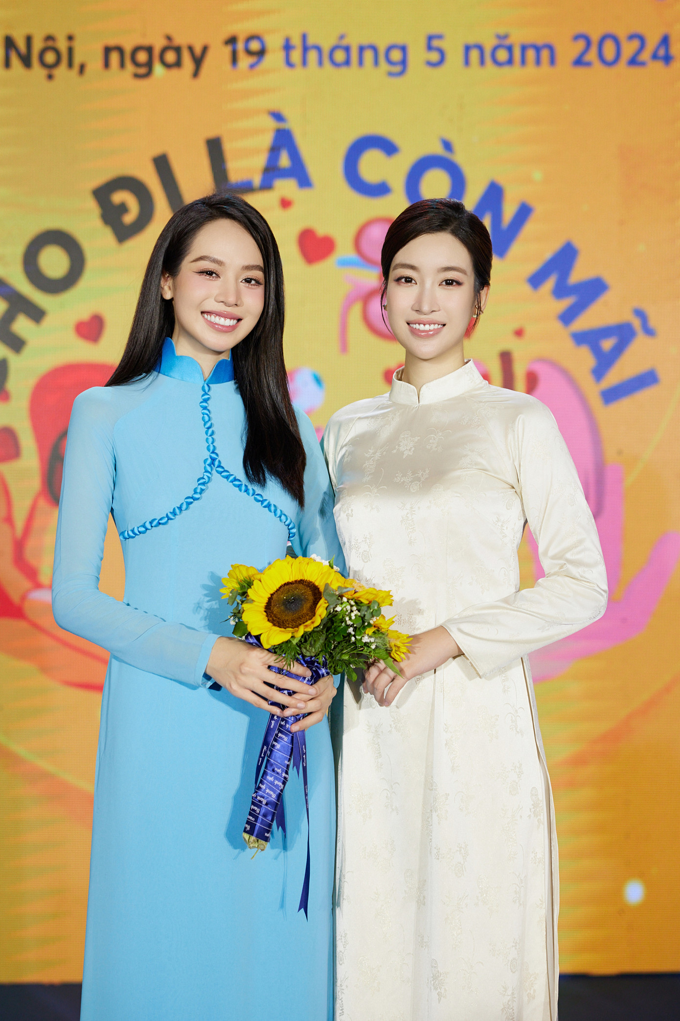 Hoa hậu Thanh Thủy và Đỗ Mỹ Linh tại sự kiện. Hoa hậu Thanh Thủy và Đỗ Mỹ Linh tại sự kiện.