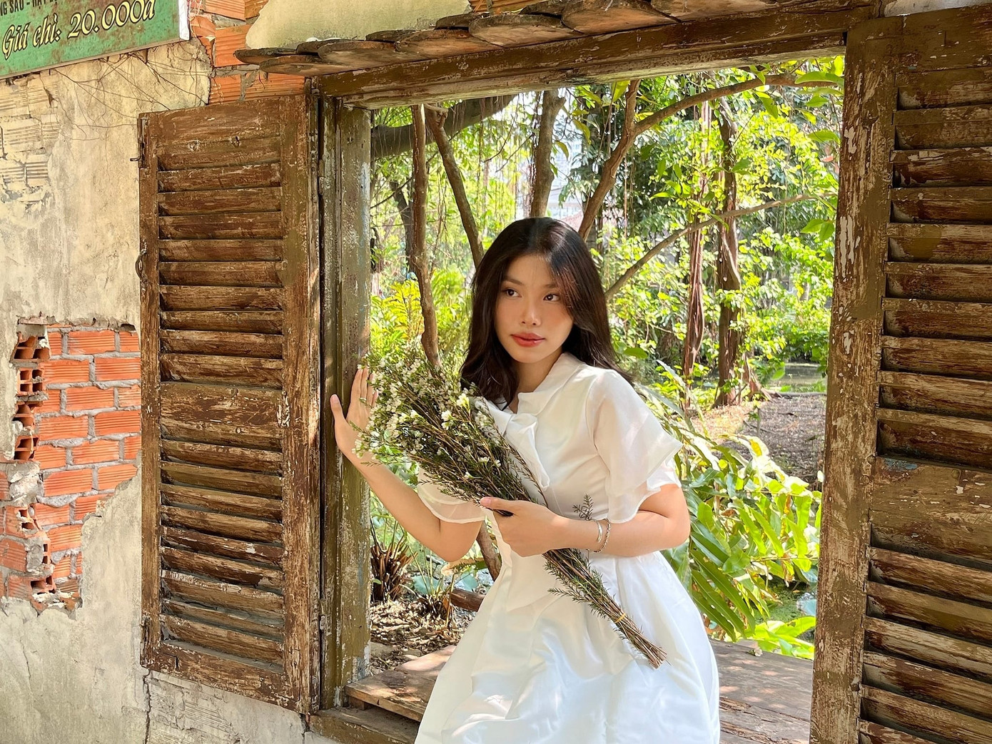 Thanh Thúy là sinh viên Học viện Hàng không Việt Nam, từng đạt học bổng loại giỏi kỳ I, II năm học 2022-2023. Cô tích cực tham gia các hoạt động tình nguyện như Mùa hè xanh, Tết sẻ chia. Cô cũng tham gia dự án Nuôi em của Trung tâm tình nguyện quốc gia, nhóm tình nguyện Niềm Tin.