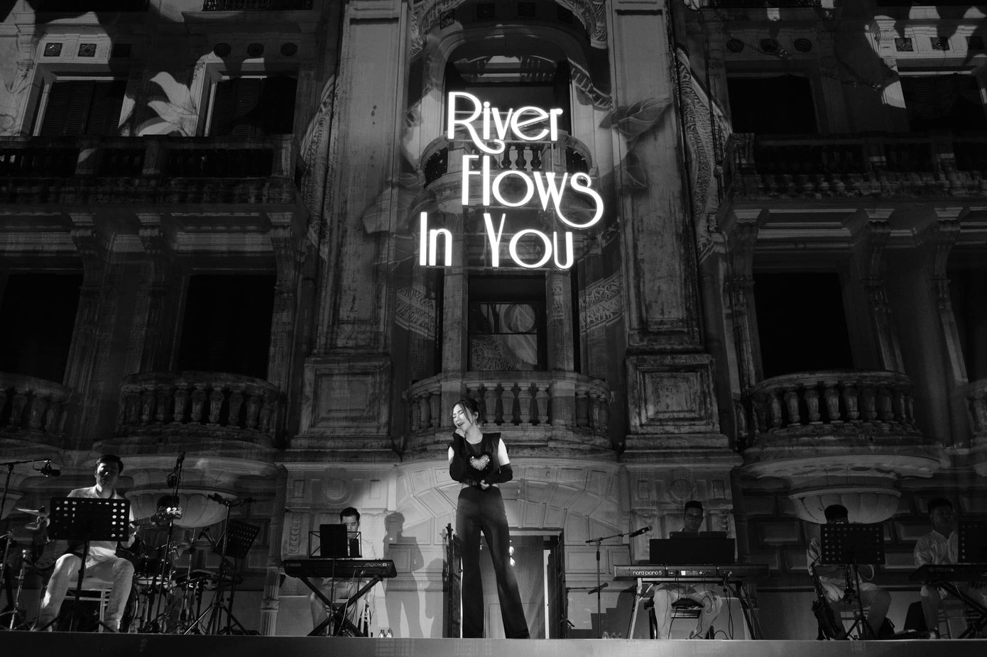 Hương Tràm chia sẻ trong một lần đi du lịch tại Singapore, cô được nghe một phần thể hiện Em gái mưa bằng tiếng Anh với phần lời do một bạn du học sinh viết. Quá ấn tượng, nữ ca sĩ đã xin thể hiện lại phần lời này. Hương Tràm cho biết phần lời tiếng Anh không quá sát nghĩa nhưng vẫn mượt mà và rất ý nghĩa, khiến cô tâm đắc.