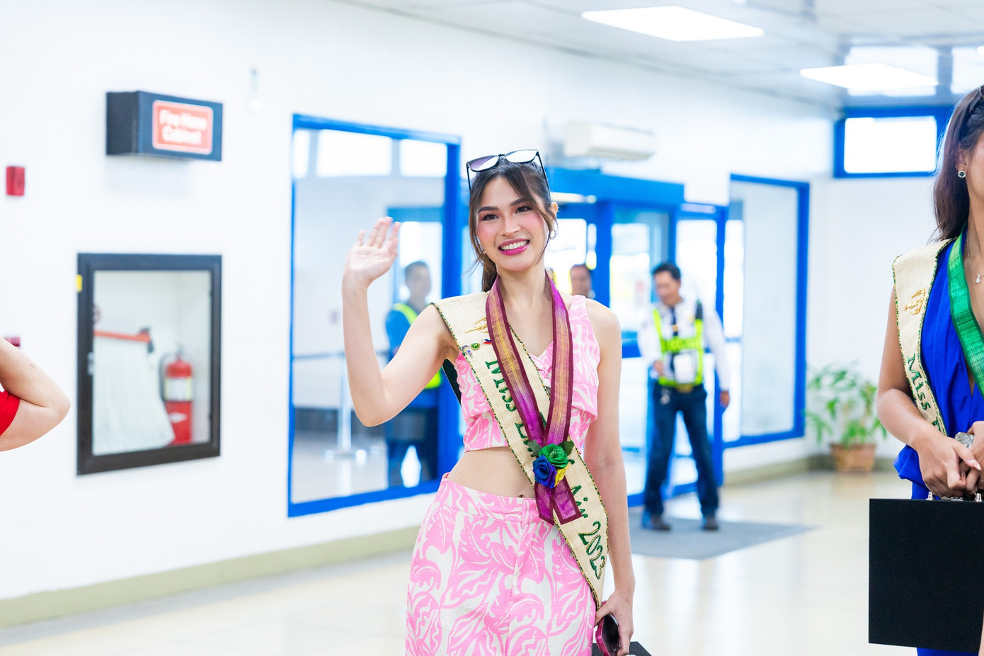 Miss Earth Air 2023 - Yllana Marie Aduana - mặc váy hồng khoe eo thon quyến rũ. Người đẹp Philippines được khán giả quê nhà yêu mến, liên tục gọi tên. Cô chuẩn bị trao lại vương miện cho người kế nhiệm danh hiệu Miss Earth Philippines 2024.