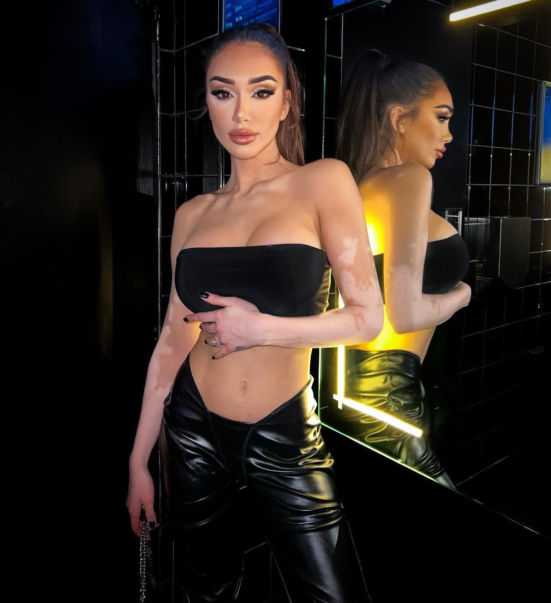 Năm 2013, khi mới 14 tuổi, Veronica thành lập kênh YouTube và tập trung làm video về mỹ phẩm, sản phẩm làm đẹp. Kênh của Veronica thu hút được sự chú ý của công chúng, giúp cô nổi tiếng nhanh chóng.