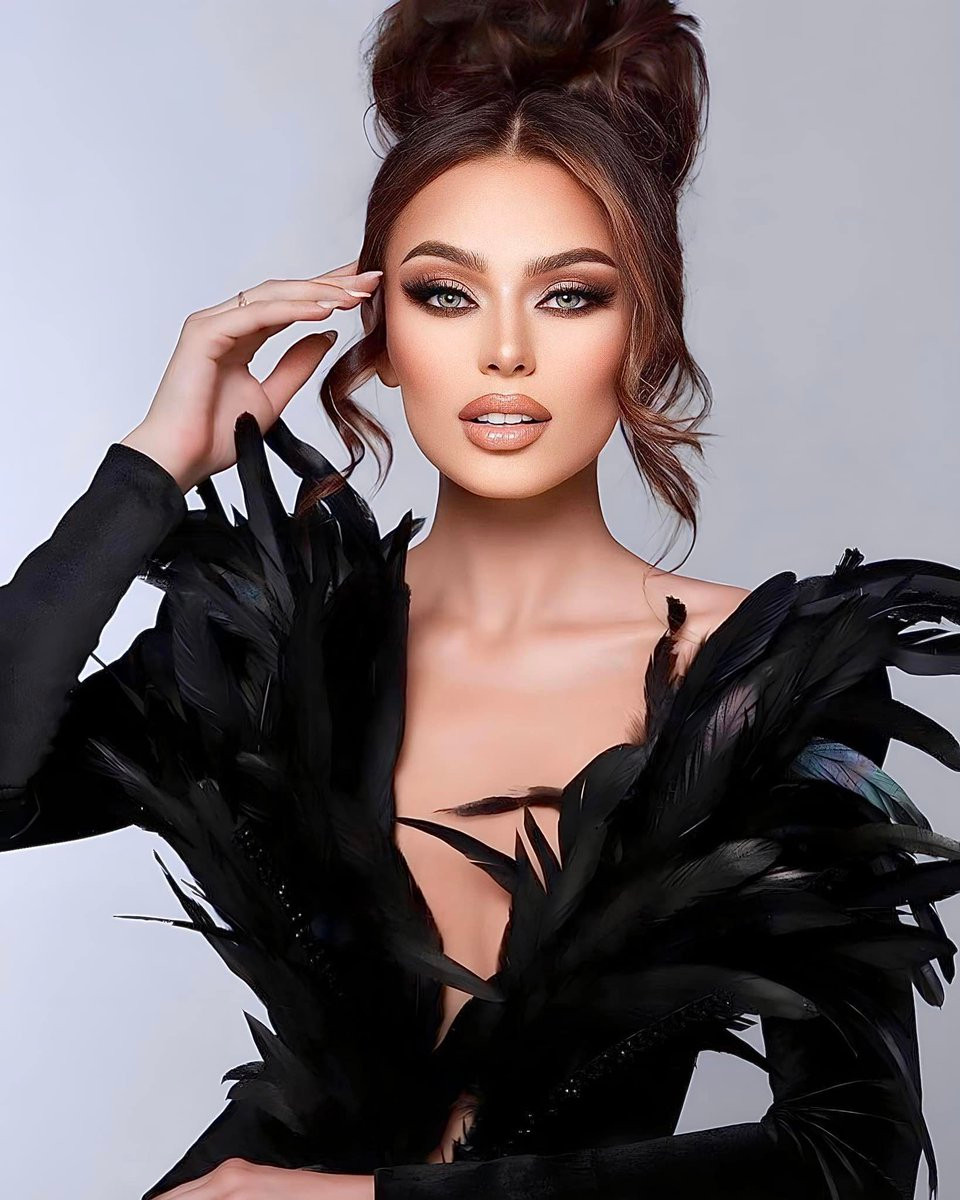 Noelia Voigt và UmaSofia Srivastava đều gặp vấn đề sức khỏe tinh thần. Noelia Voigt và UmaSofia Srivastava đều gặp vấn đề sức khỏe tinh thần.