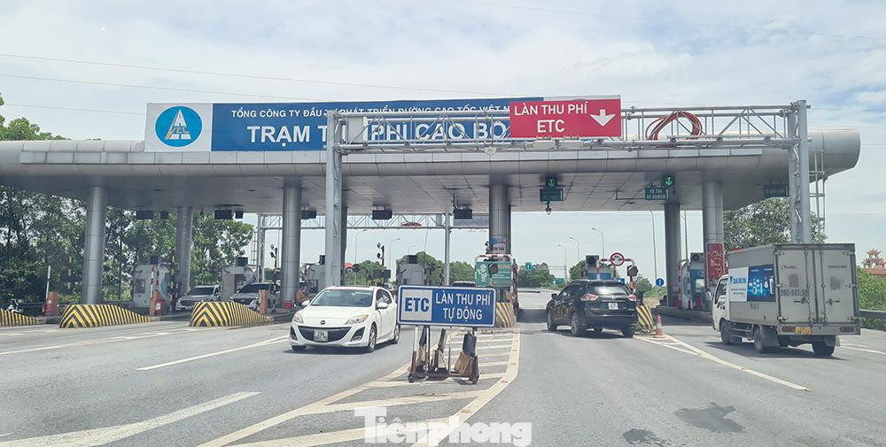 Trong số 5 tuyến cao tốc do VEC quản lý mới có tuyến Cầu Giẽ - Ninh Bình triển khai được một số làn thu phí tự động, còn lại vẫn thu phí thủ công.