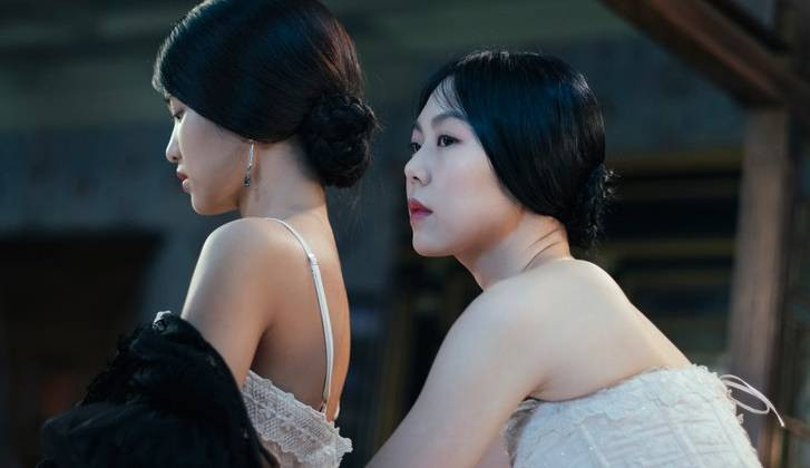 Vẻ đẹp đầy mê hoặc của Kim Tae-ri và Kim Min-hee trong The Handmaiden.