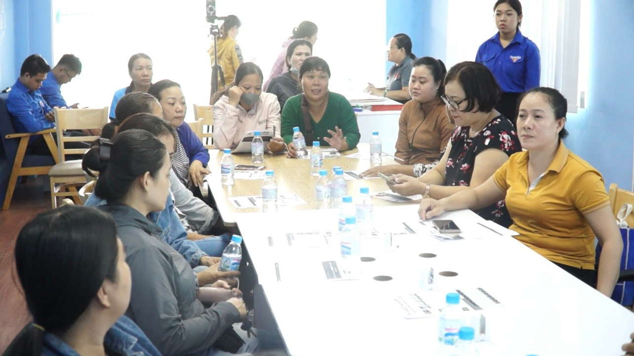 Chương trình "Trao phương tiện sinh kế cho thanh niên và người dân trên địa bàn quận" do Hội LHTNVN quận 12 tổ chức. Chương trình "Trao phương tiện sinh kế cho thanh niên và người dân trên địa bàn quận" do Hội LHTNVN quận 12 tổ chức.