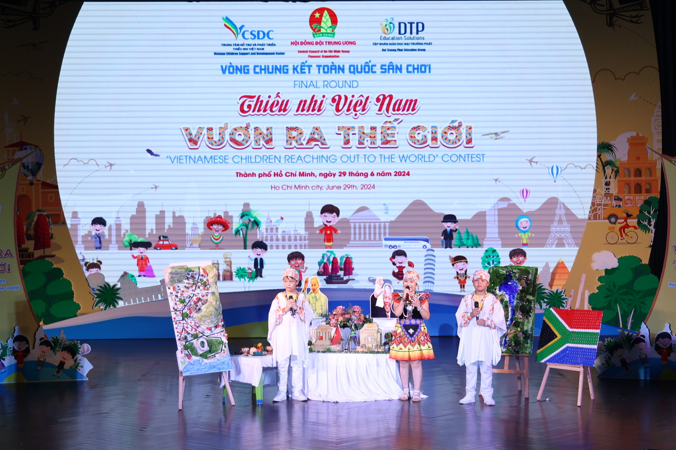 Các em học sinh đã mang đến những phần thi ngộ nghĩnh và đầy màu sắc.