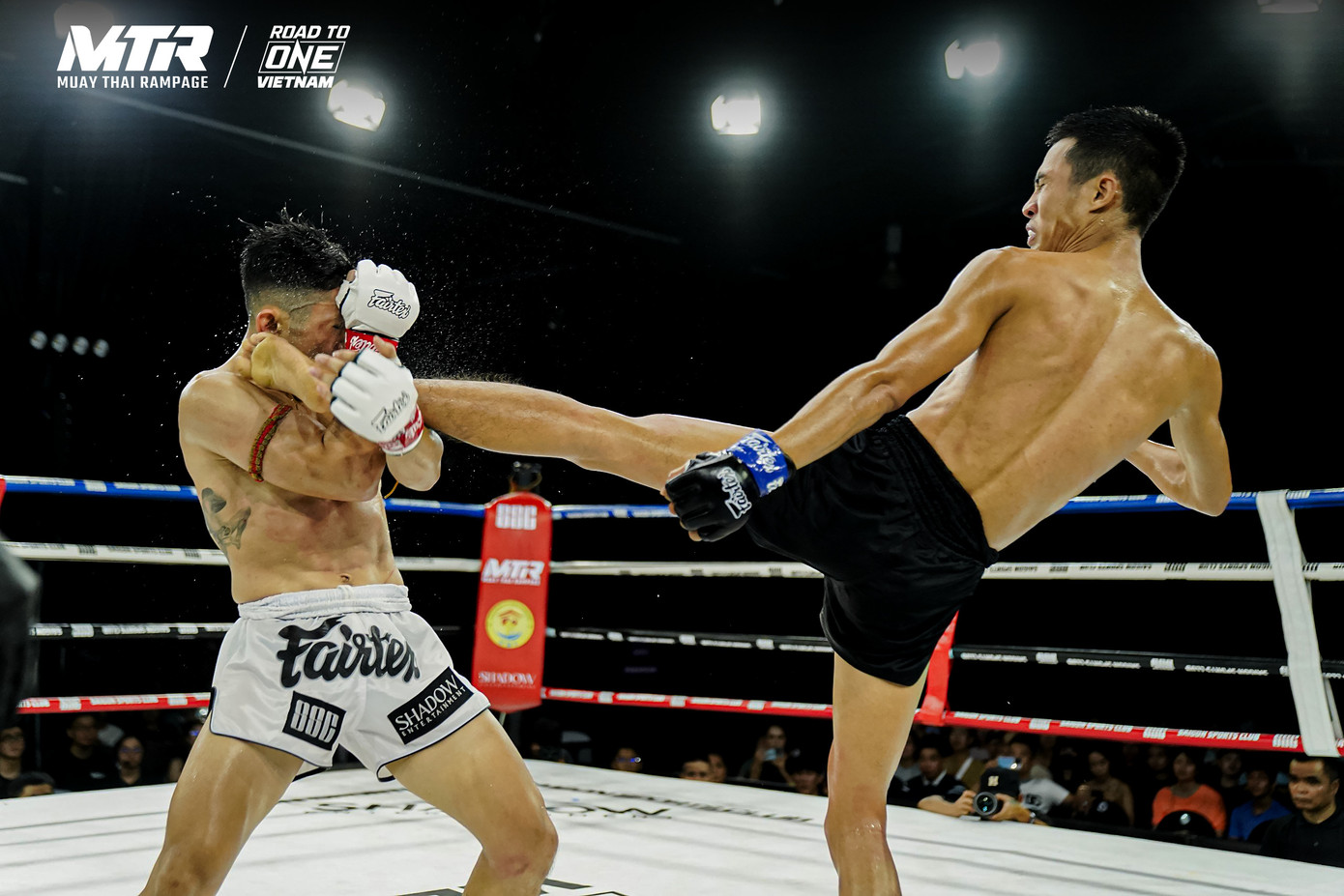 Vũ Đại Luật (đen) đã thi đấu rất hay nhưng vẫn chưa đủ để hạ được Huỳnh Hoàng Phi (trắng) đang ở giai đoạn phong độ cao. Vũ Đại Luật (đen) đã thi đấu rất hay nhưng vẫn chưa đủ để hạ được Huỳnh Hoàng Phi (trắng) đang ở giai đoạn phong độ cao.