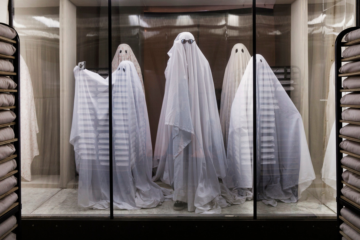 "Cửa hiệu ma" được mở cửa trong 6 tuần tại New York, là trải nghiệm mở rộng từ thế giới trong phim A Ghost Story (2017) của đạo diễn David Lowery. Ảnh: A24.