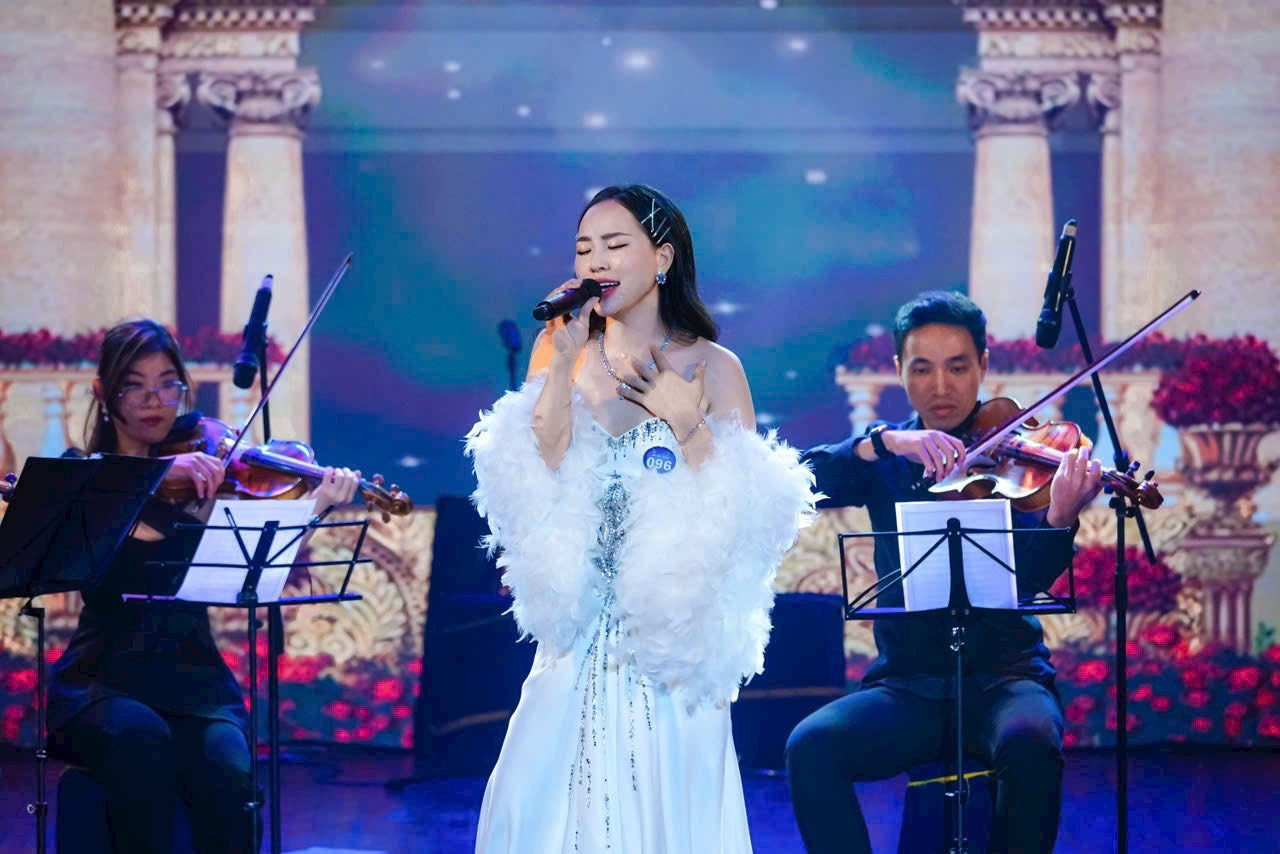 Lê Thị Tuyết Ánh - nữ sinh Học viện Âm nhạc Quốc gia Việt Nam - liên tiếp giành được nhiều giải thưởng âm nhạc trong nước và quốc tế thời gian qua. Ảnh: NVCC. Lê Thị Tuyết Ánh - nữ sinh Học viện Âm nhạc Quốc gia Việt Nam - liên tiếp giành được nhiều giải thưởng âm nhạc trong nước và quốc tế thời gian qua. Ảnh: NVCC.