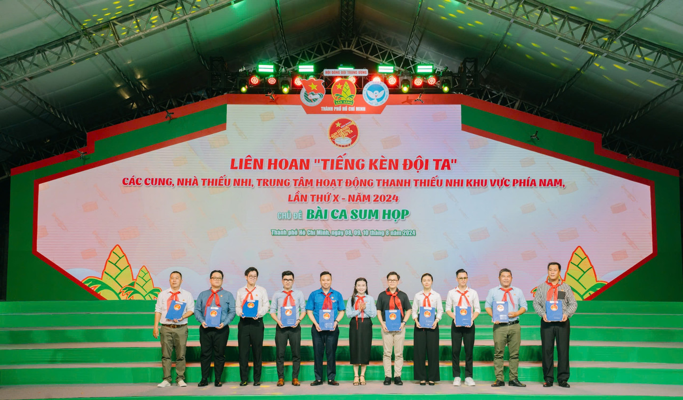 Chương trình khai mạc (8/8) có sự tham dự của chị Nguyễn Phạm Duy Trang - Bí thư Trung ương Đoàn, Chủ tịch Hội đồng Đội Trung ương. Chương trình khai mạc (8/8) có sự tham dự của chị Nguyễn Phạm Duy Trang - Bí thư Trung ương Đoàn, Chủ tịch Hội đồng Đội Trung ương.