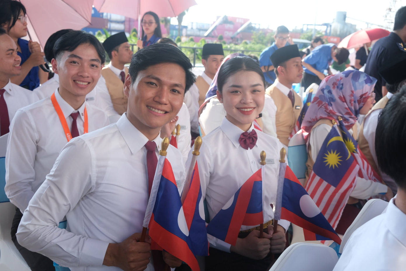 Đại biểu CHDCND Lào.